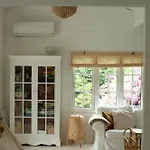 Дом отдыха Romantic Log House Close To The *