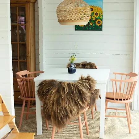 Дом отдыха Romantic Log House Close To The