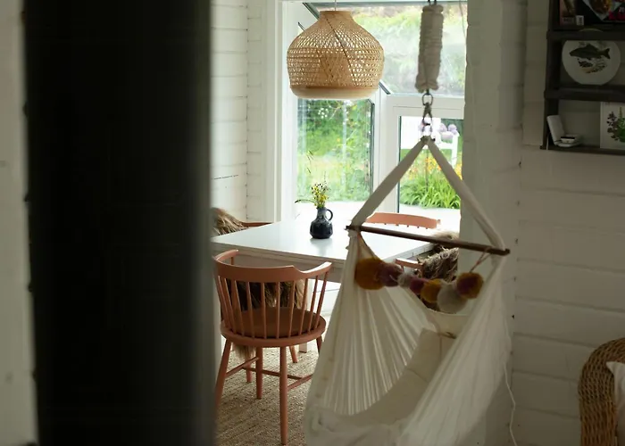 Romantic Log House Close To The Beach *